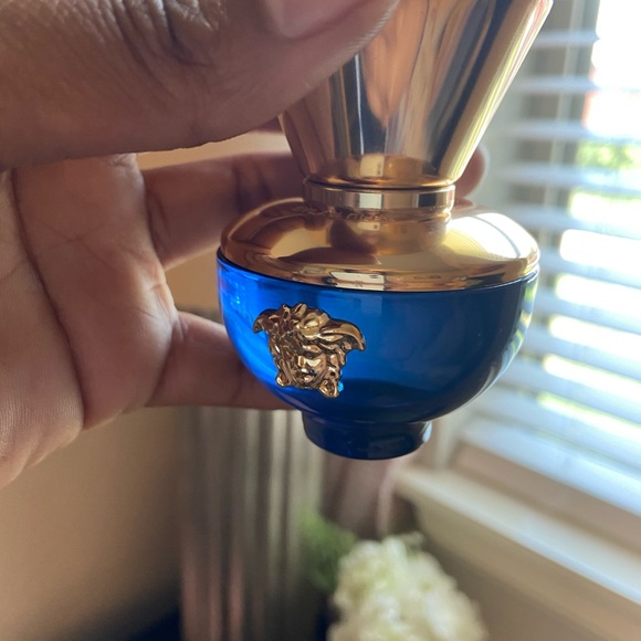 Versace - Picture 4 of 4